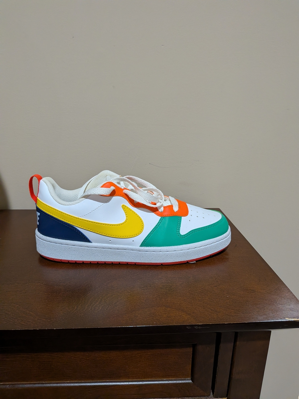Kids 7 Nike Court "BOROUGH" Low Top Sneakers - Picture 2 of 12
